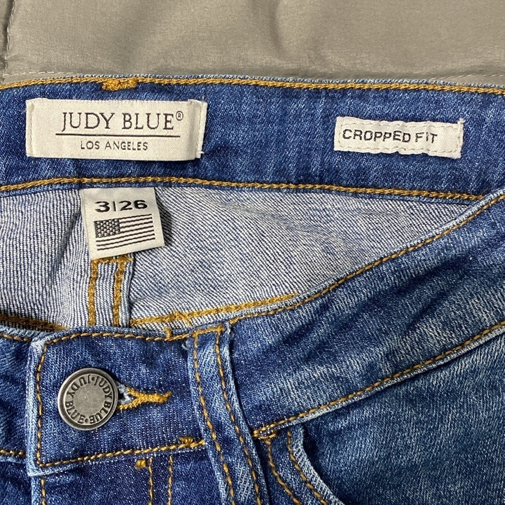 Judy Blue Cropped fit jeans. Size 3/26 - Picture 2 of 5